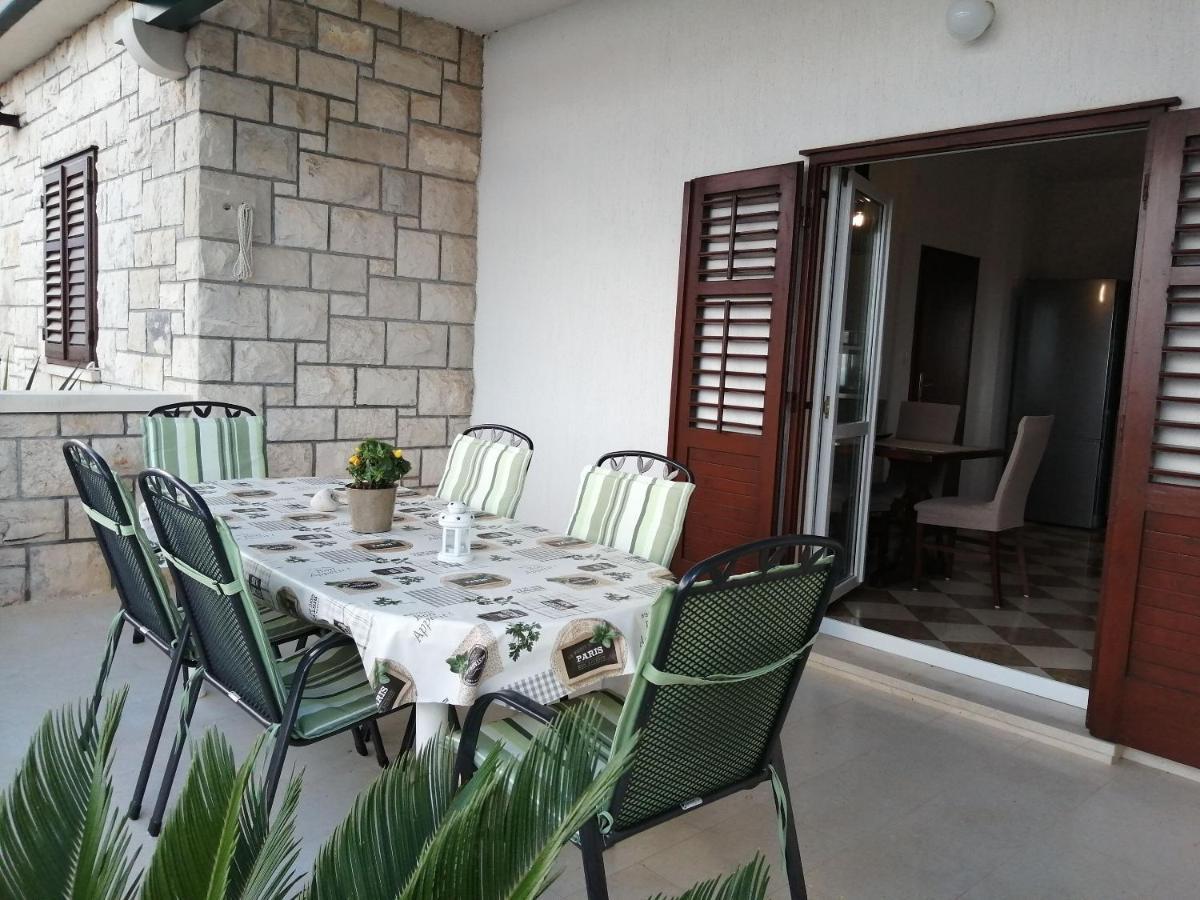 Apartments Jelka Postira Exterior foto